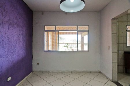 Casa para alugar com 120m², 3 quartos e 2 vagas Casa para alugar com 120m², 3 quartos e 2 vagasSala