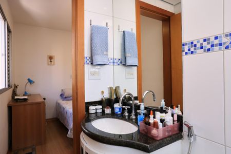Apartamento à venda com 74m², 3 quartos e 2 vagas Apartamento à venda com 74m², 3 quartos e 2 vagasBanheiro da Suíte