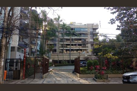 Apartamento à venda com 224m², 5 quartos e 3 vagas Apartamento à venda com 224m², 5 quartos e 3 vagasFachada