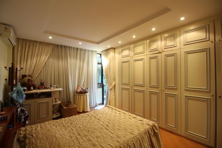 Apartamento à venda com 224m², 5 quartos e 3 vagasQuarto 3 - Suíte