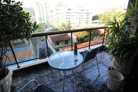 Apartamento à venda com 224m², 5 quartos e 3 vagasQuarto 4 - Varanda