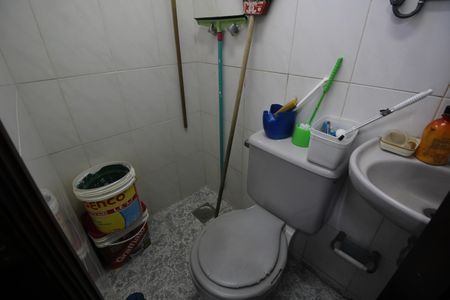 Apartamento à venda com 224m², 5 quartos e 3 vagasBanheiro de Serviço