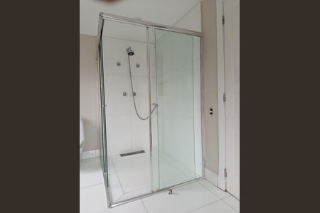 Apartamento à venda com 385m², 4 quartos e 6 vagas Apartamento à venda com 385m², 4 quartos e 6 vagasBanheiro Suíte 4