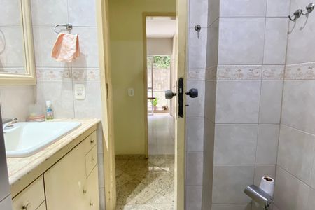 Apartamento à venda com 93m², 3 quartos e 2 vagasBanheiro social 