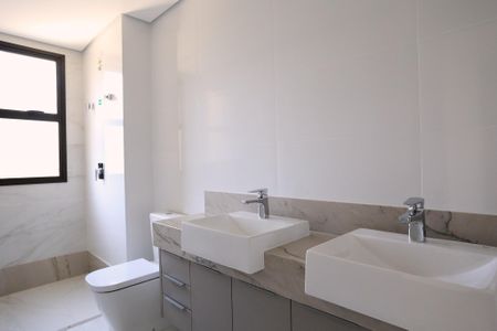 Apartamento à venda com 107m², 3 quartos e 2 vagas Apartamento à venda com 107m², 3 quartos e 2 vagasBanheiro da Suíte