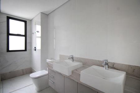 Apartamento à venda com 107m², 3 quartos e 3 vagasBanheiro da Suíte 1