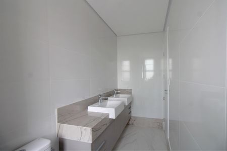 Apartamento à venda com 107m², 3 quartos e 3 vagasBanheiro da Suíte 1