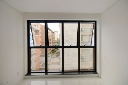 Apartamento à venda com 107m², 3 quartos e 3 vagasDetalhe da Sala - Janelas