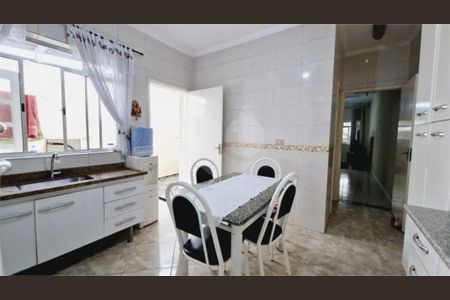 Casa à venda com 210m², 3 quartos e 1 vaga