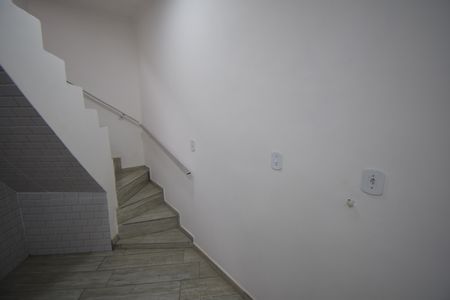 Casa para alugar com 60m², 2 quartos e 1 vagaEscada