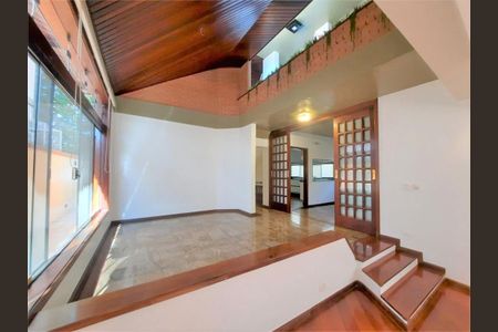 Casa à venda com 447m², 4 quartos e 2 vagas