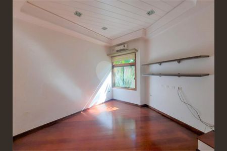 Casa à venda com 4 quartos, 447m² em Granja Julieta, São Paulo