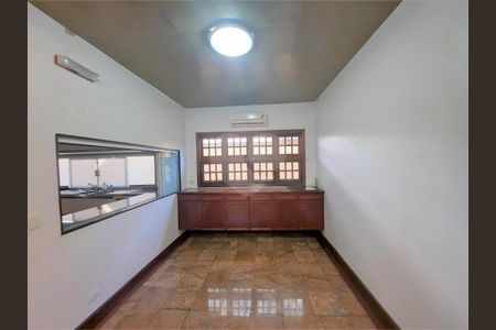 Casa à venda com 447m², 4 quartos e 2 vagas