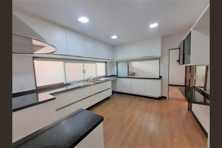 Casa à venda com 447m², 4 quartos e 2 vagas