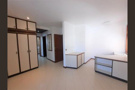 Casa à venda com 447m², 4 quartos e 2 vagas