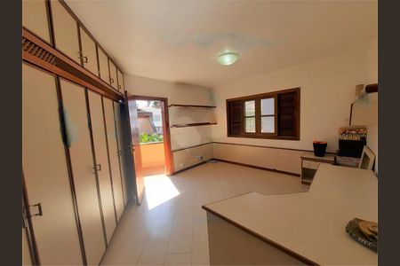 Casa à venda com 447m², 4 quartos e 2 vagas