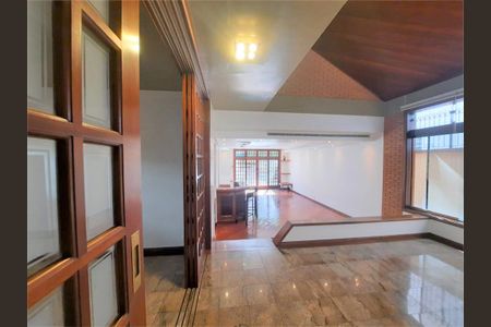 Casa à venda com 447m², 4 quartos e 2 vagas