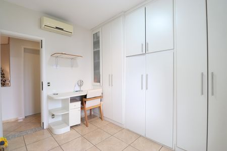 Apartamento à venda com 174m², 4 quartos e 6 vagasQuarto 2