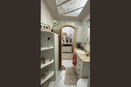 Casa para alugar com 198m², 3 quartos e 2 vagas Casa para alugar com 198m², 3 quartos e 2 vagasBanheiro