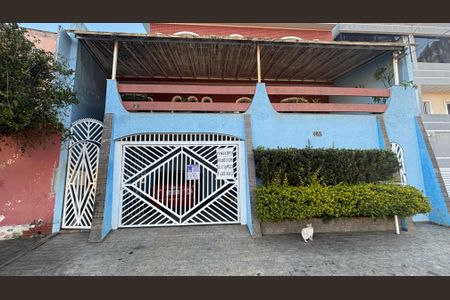 Casa para alugar com 198m², 3 quartos e 2 vagas Casa para alugar com 198m², 3 quartos e 2 vagasFachada