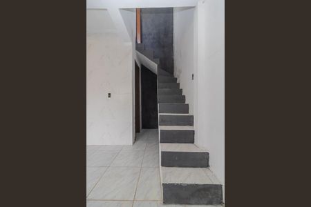 Casa à venda com 56m², 1 quarto e 1 vaga Casa à venda com 56m², 1 quarto e 1 vagaEscada