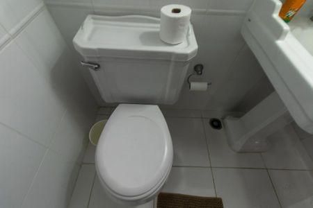 Banheiro Social de kitnet/studio para alugar com 1 quarto, 27m² em Centro, Pinhais