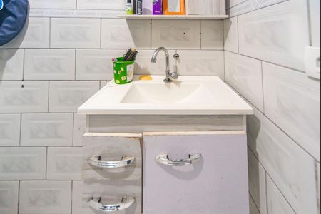 Casa à venda com 250m², 2 quartos e 2 vagasBanheiro Social