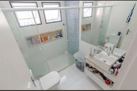 Casa à venda com 200m², 4 quartos e 2 vagas Casa à venda com 200m², 4 quartos e 2 vagasFoto 01