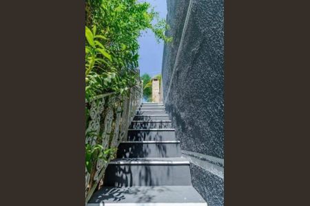 Casa à venda com 200m², 4 quartos e 2 vagas Casa à venda com 200m², 4 quartos e 2 vagasFoto 01