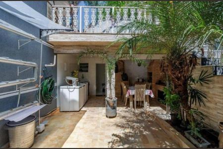 Casa à venda com 200m², 4 quartos e 2 vagas Casa à venda com 200m², 4 quartos e 2 vagasFoto 01