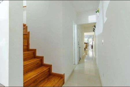 Casa à venda com 200m², 4 quartos e 2 vagas Casa à venda com 200m², 4 quartos e 2 vagasFoto 01