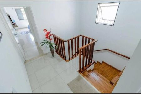 Casa à venda com 200m², 4 quartos e 2 vagas Casa à venda com 200m², 4 quartos e 2 vagasFoto 01