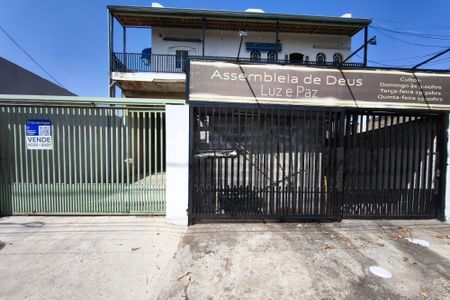 Casa à venda com 370m², 2 quartos e 5 vagasFachada