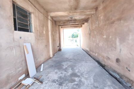 Casa à venda com 370m², 2 quartos e 5 vagasCorredor - Quintal