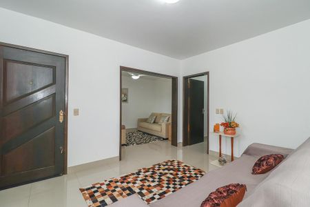 Casa à venda com 390m², 4 quartos e 4 vagasSala