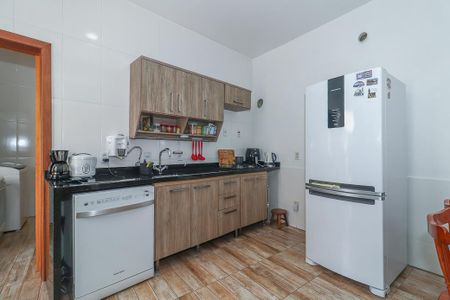 Casa à venda com 390m², 4 quartos e 4 vagasCasa fundos