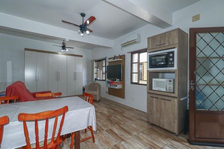 Casa à venda com 390m², 4 quartos e 4 vagasCasa fundos