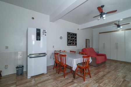 Casa à venda com 390m², 4 quartos e 4 vagasCasa fundos