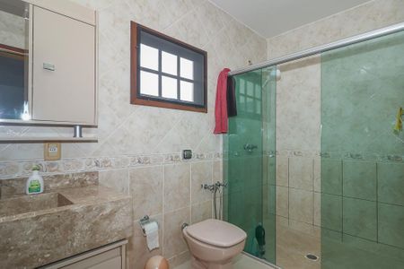 Casa à venda com 390m², 4 quartos e 4 vagasBanheiro da Suíte