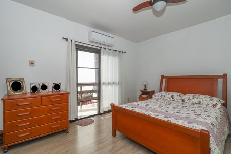 Casa à venda com 390m², 4 quartos e 4 vagasQuarto Suíte