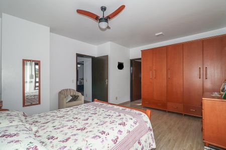 Casa à venda com 390m², 4 quartos e 4 vagasQuarto Suíte