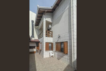 Casa à venda com 390m², 4 quartos e 4 vagasFundos
