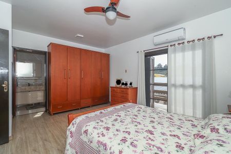 Casa à venda com 390m², 4 quartos e 4 vagasQuarto Suíte