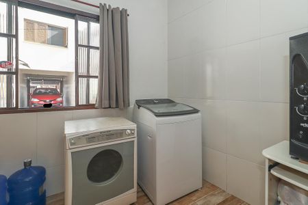 Casa à venda com 390m², 4 quartos e 4 vagasLavanderia