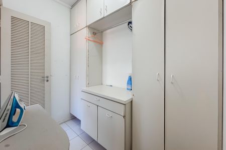 Apartamento à venda com 100m², 3 quartos e 2 vagas Apartamento à venda com 100m², 3 quartos e 2 vagasQuarto de Serviço