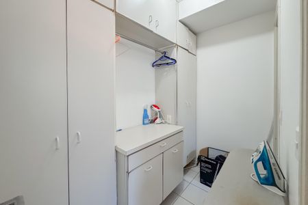 Apartamento à venda com 100m², 3 quartos e 2 vagas Apartamento à venda com 100m², 3 quartos e 2 vagasQuarto de Serviço