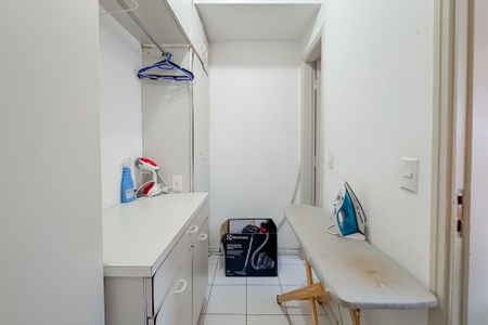 Apartamento à venda com 100m², 3 quartos e 2 vagas Apartamento à venda com 100m², 3 quartos e 2 vagasQuarto de Serviço