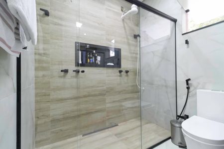 Casa à venda com 5400m², 4 quartos e 15 vagasBanheiro da suíte