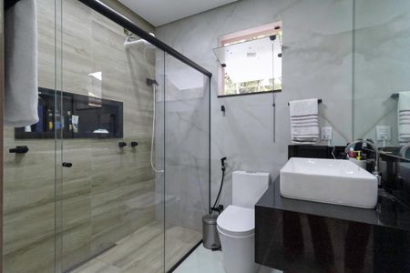 Casa à venda com 5400m², 4 quartos e 15 vagasBanheiro da suíte