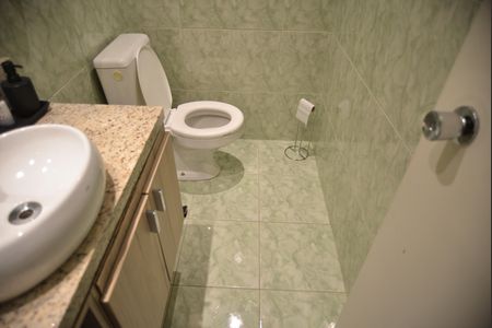 Apartamento à venda com 77m², 2 quartos e 1 vagaBanheiro Social